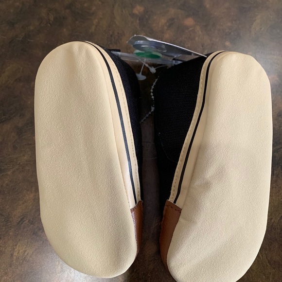 Infant/Toddler Carter's brand soft bottom shoes - Picture 5 of 6